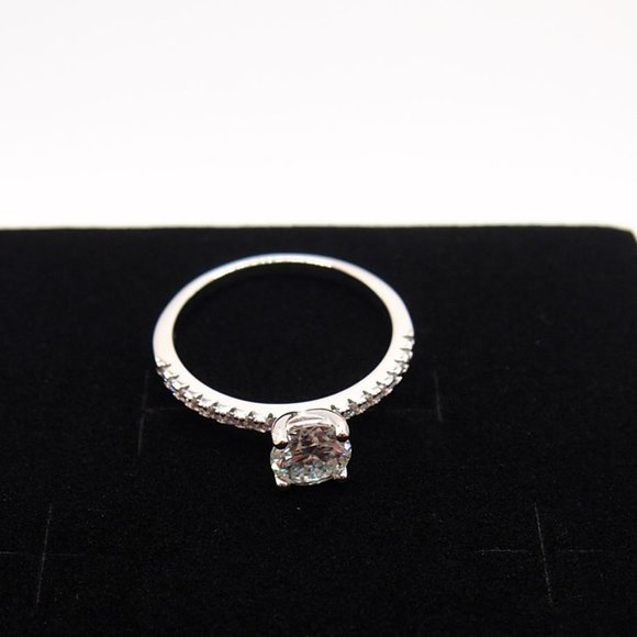 Stunning Petite GRA Certified 1.00Ctw Moissanite Diamond Ring - Picture 5 of 12